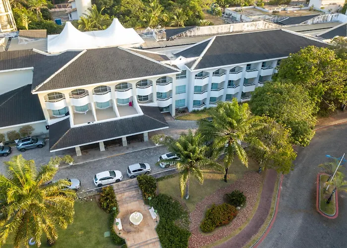 Bahia Plaza Hotel - Praia De Busca Vida - 8Km Aeroporto Salvador