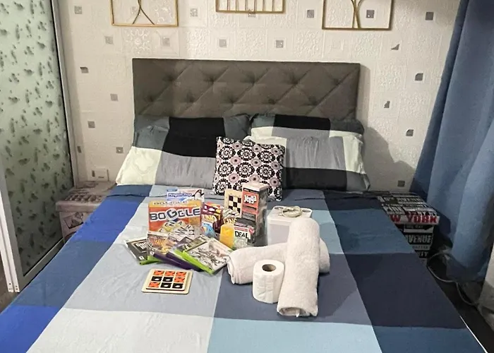 Azure Urban Resort With Wifi And Netflix