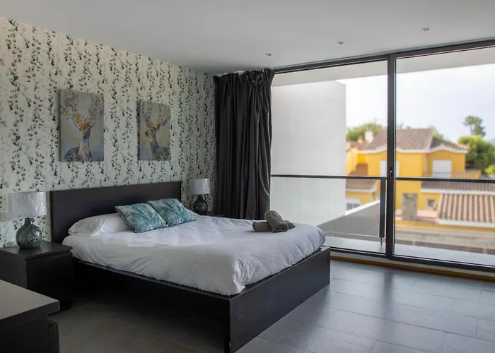 Modern Villa With Private Pool/ 400M To The Beach