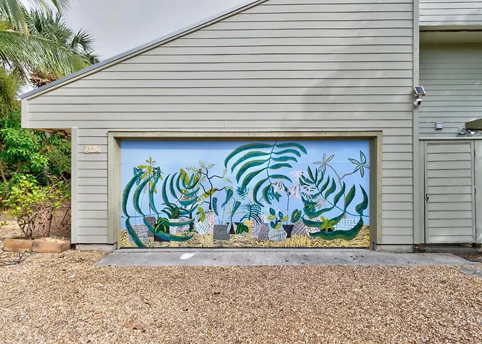 Beach Paradise Getaway - 200Ft From Beach!