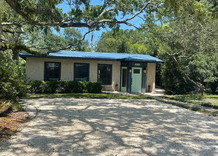 Tree Spirit Retreat - 4310 Third Street