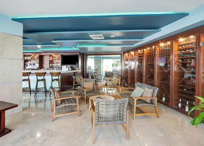 Beachfront With Direct Beach Access And Amazing Views