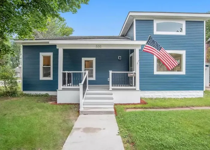 Upscale Luxury Home Just A Few Blocks From Beach