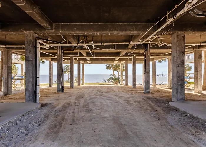 Beach & Pool Access At Condo On Cedar Key!