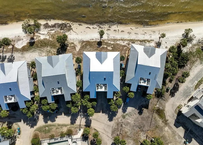 Walkable Beachfront Retreat On Cedar Key!