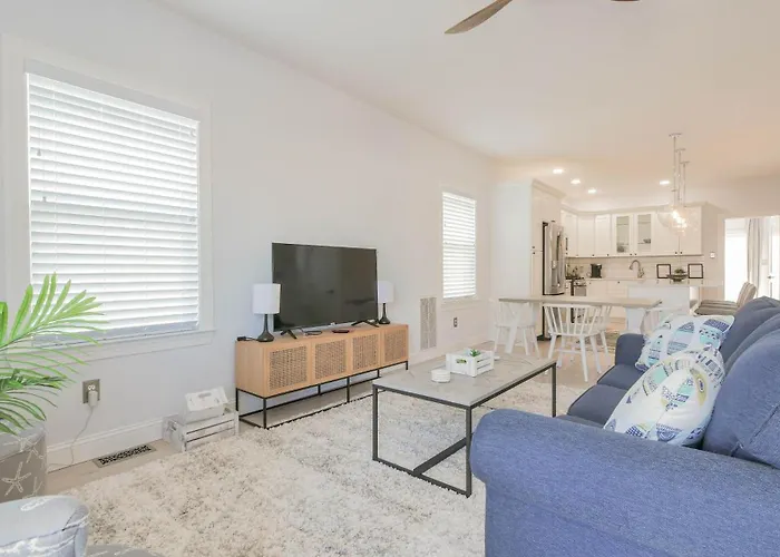 2 Blocks To Beach | Ventnor City | Multi- Level Decks | Pet Friendly