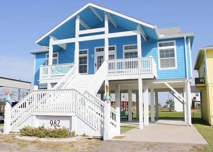 Beach Getaway At 2 Pelicans Walk To The Water