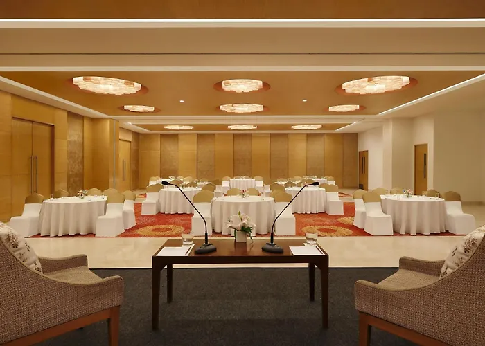 Four Points By Sheraton Hotel And Serviced Apartments Pune