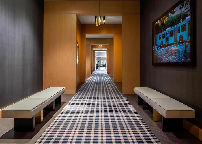 The Oaklander Hotel, Autograph Collection