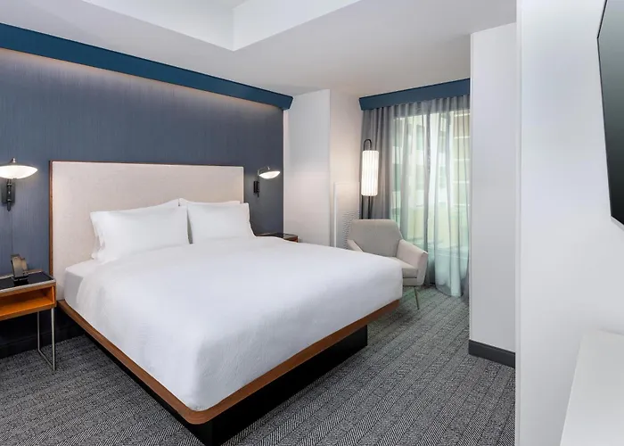 Courtyard By Marriott Atlanta Midtown