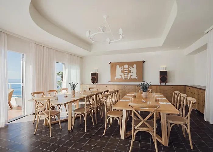 Casa Loma Beach Hotel