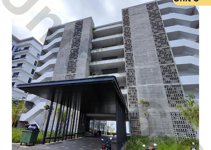 Take 3 Roxy Sematan Beach Apartment " Enjoy - Rest - Relax "