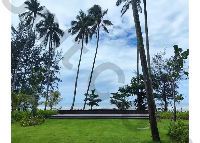 Take 3 Roxy Sematan Beach Apartment " Enjoy - Rest - Relax "