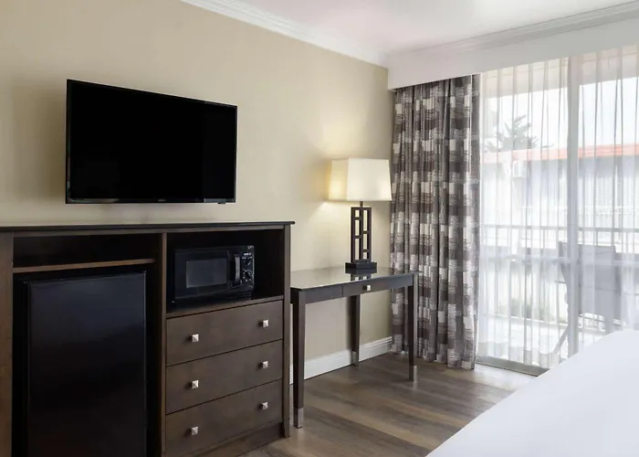 Travelodge By Wyndham Monterey Bay