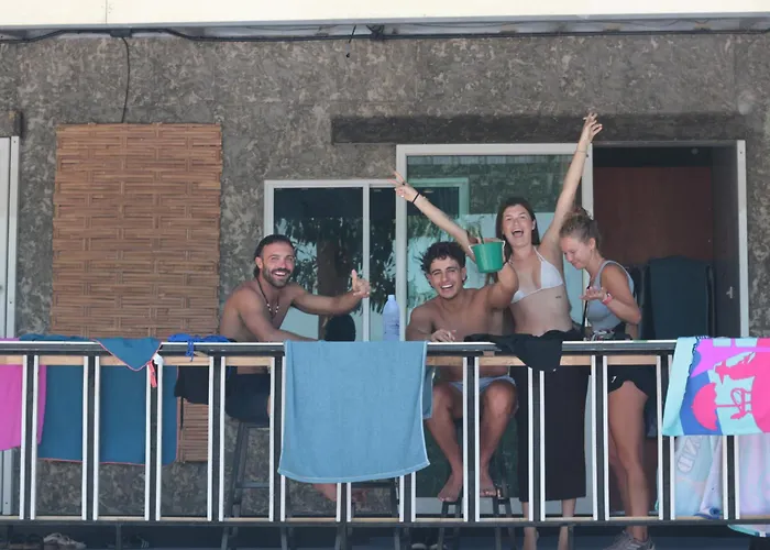 Hangover Chill & Hill Hostel