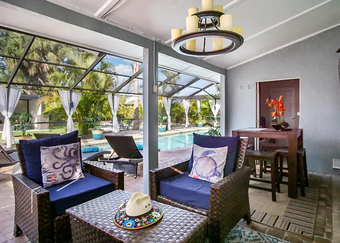 Beach Cottage With Heated Pool Just Off Siesta Key