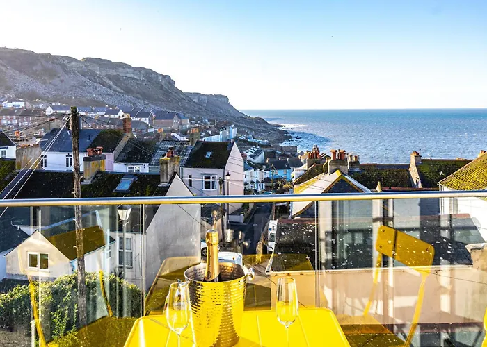 Bright & Beautiful 4 Bedroom House With Sea Views