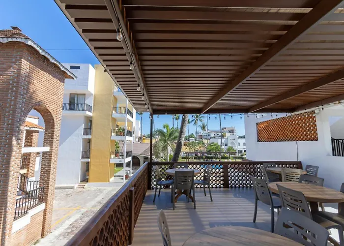 Costa Alegre Hotel & Suites
