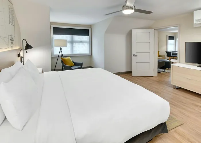 The Insignia Hotel, Sarnia, A Tribute Portfolio Hotel