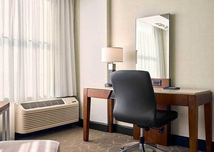 Delta Hotels By Marriott Milwaukee Northwest