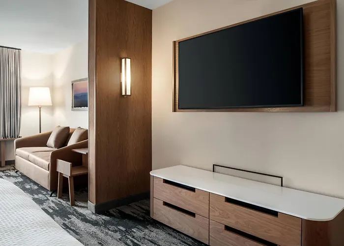 Fairfield Inn & Suites By Marriott Milwaukee West