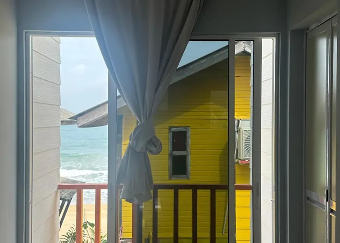 Beach Shack Loft Side Seaview