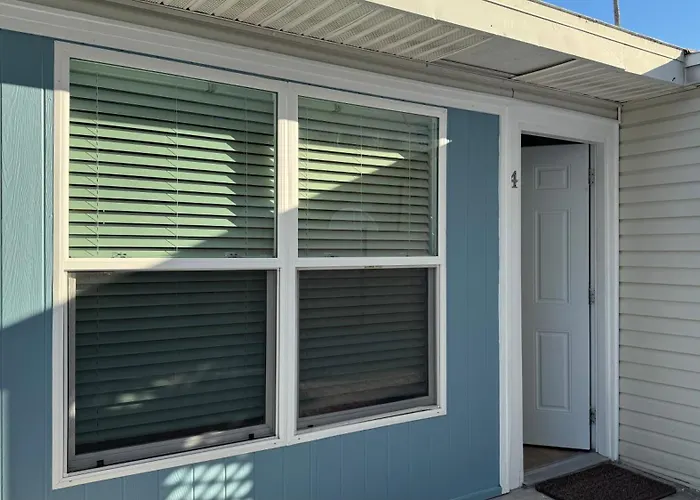 Studio Retreat Across The Street From Beautiful Siesta Key Beach