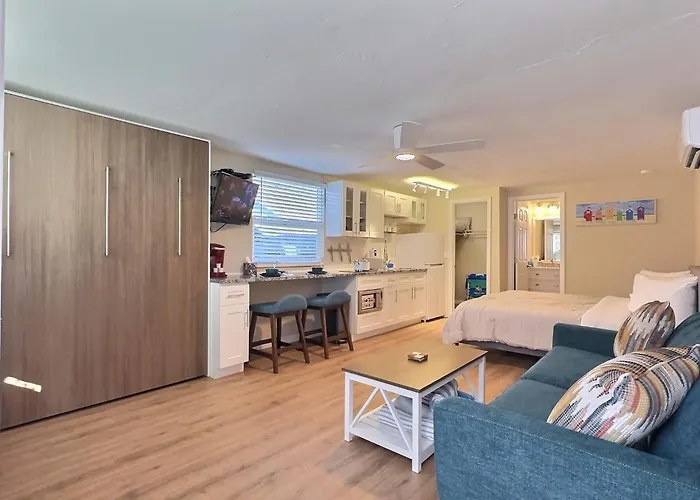 Studio Retreat Across The Street From Beautiful Siesta Key Beach