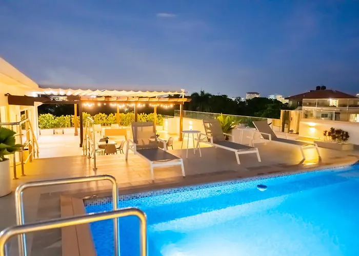 Hotel Stay Here Suites