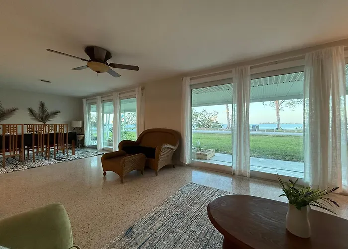 Pool Home On The Bay, Large Private Yard Near Ami
