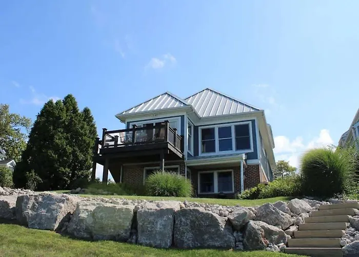 The Sunset Cottage - Lakefront With Private Beach