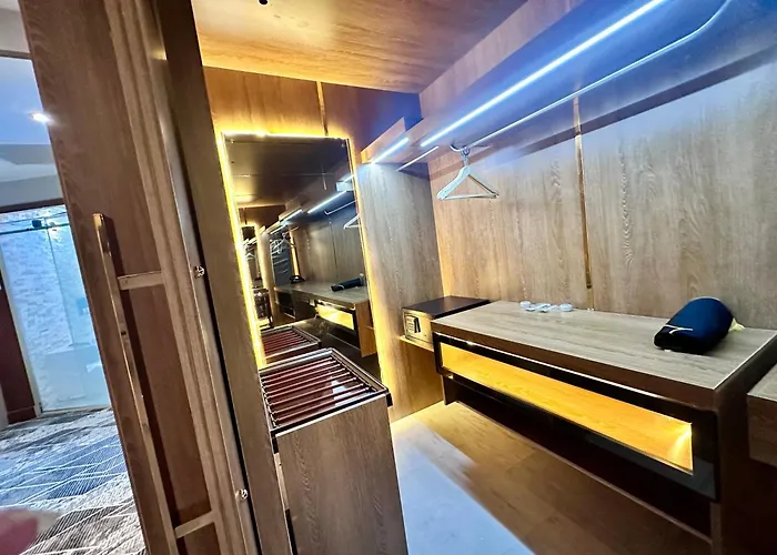 2H Hotel