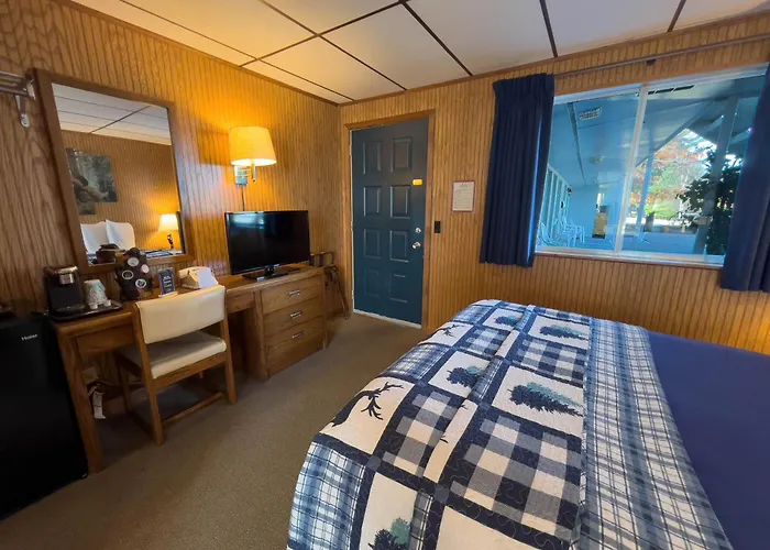 Riviera Motel