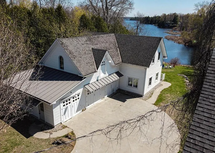 Historic 1853 Kingsgate Lakehouse