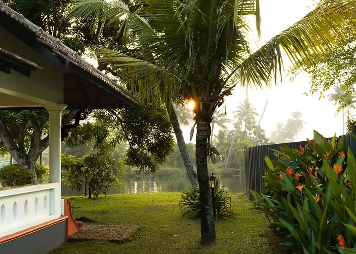 Palmgrove Lake Resort Alleppey