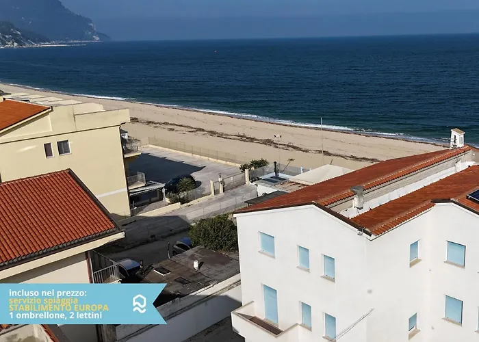 RS323 - Marcelli, bilocale fronte mare con spiaggia inclusa