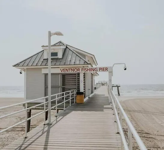 Coastal Elegance Close To Beach & Downtown