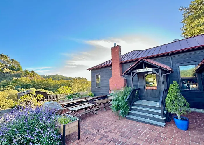 Limantour Lodge