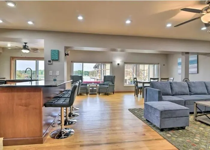 Lakefront Paradise With Fishing - Swimming - 4 Car Max Parking