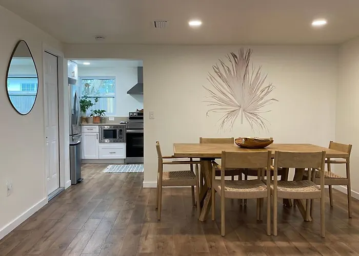 Relax Here 2 Bed Home Near Beach In Venice
