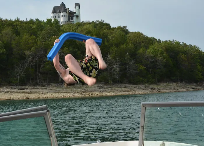 Firefly1 - Luxury Treehouse, Hot Tub, Lake Access