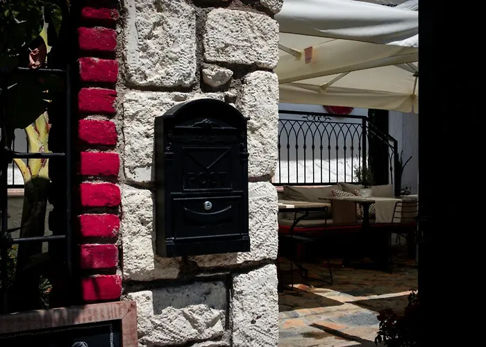 Pom Alacati Boutique Otel