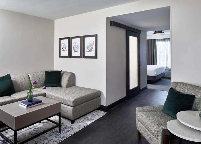 Cumberland House Knoxville, Tapestry Collection By Hilton