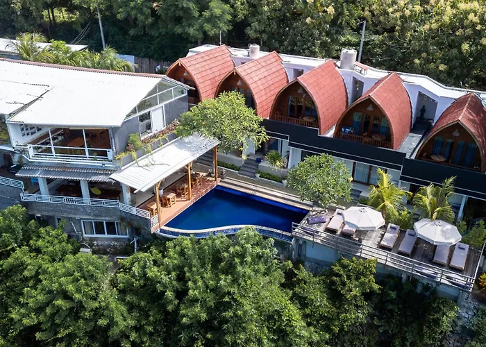 Bagus Ink Surf Camp Hostel Uluwatu 