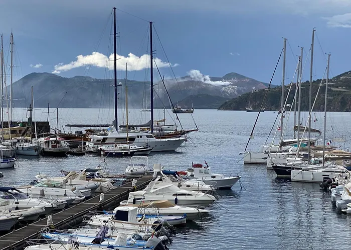 Lipari Centro Storico 5 mins from port Casa Celeste