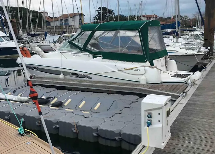 Bateau Au Coeur D'Hendaye