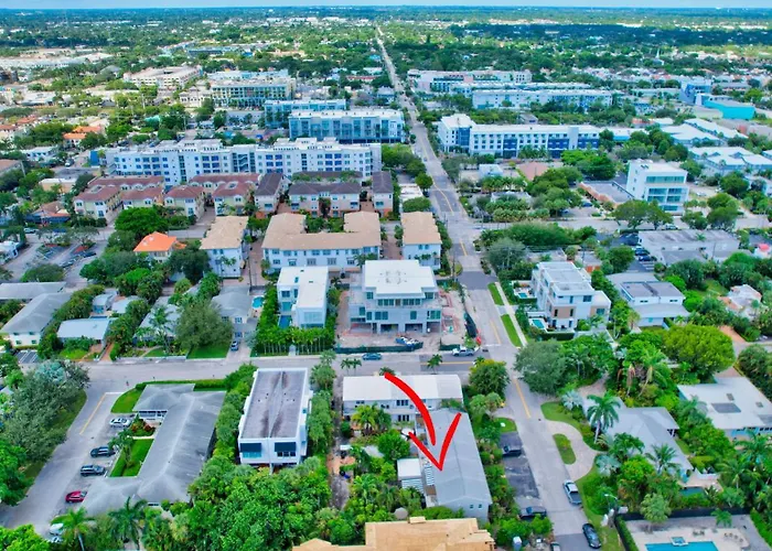 Magnificent Beach Townhome Steps From Atlantic Ave
