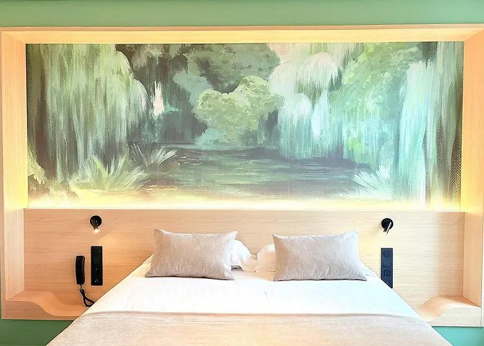 Brit Hotel Piscine & Spa - Fougeres