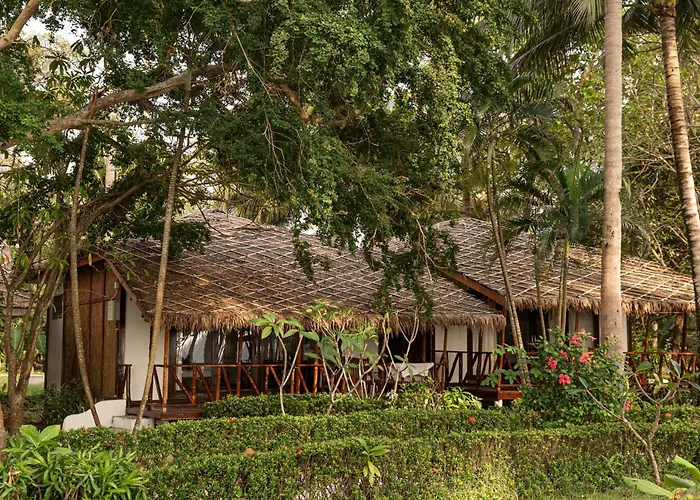 Lipa Lodge Beach Resort