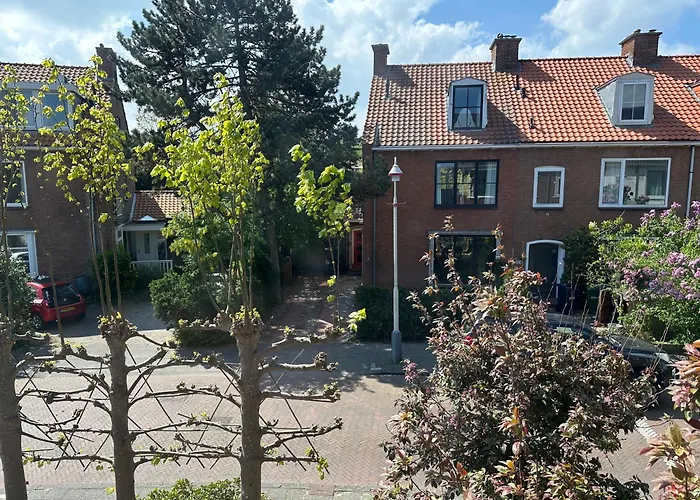 Luxury Rooms In Quiet Neighbourhood Near Beach